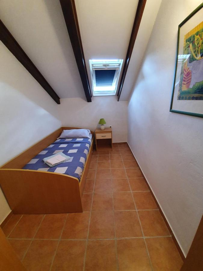 Kaprije Mistral Apartment Екстер'єр фото