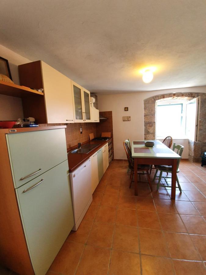 Kaprije Mistral Apartment Екстер'єр фото
