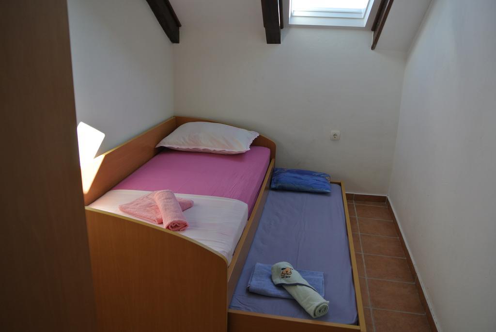 Kaprije Mistral Apartment Екстер'єр фото