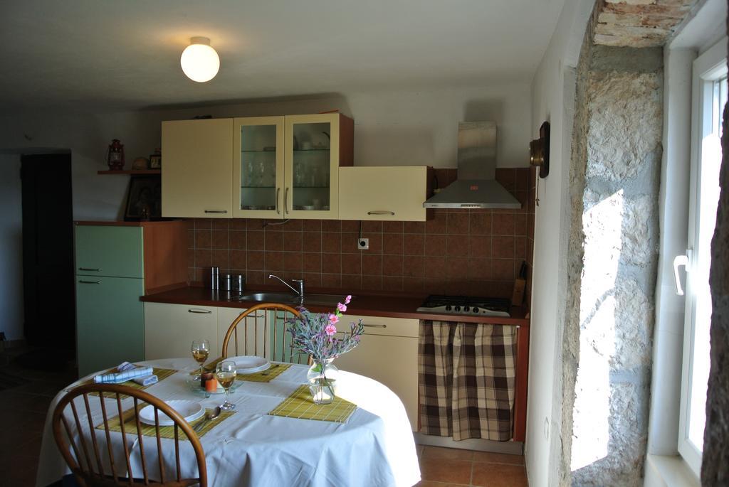 Kaprije Mistral Apartment Екстер'єр фото