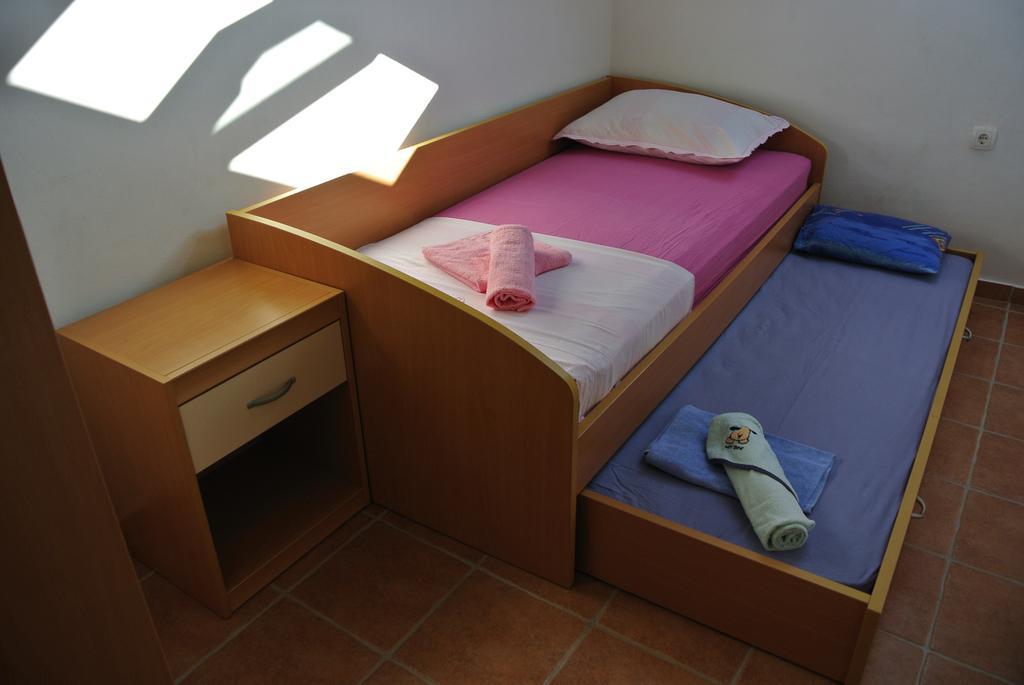 Kaprije Mistral Apartment Екстер'єр фото