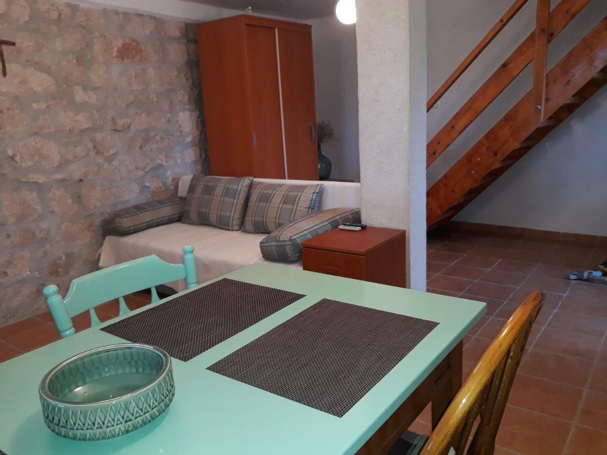 Kaprije Mistral Apartment Екстер'єр фото