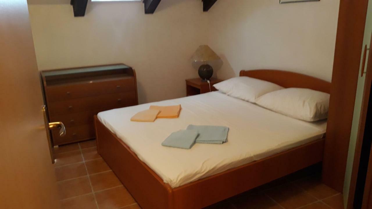 Kaprije Mistral Apartment Екстер'єр фото