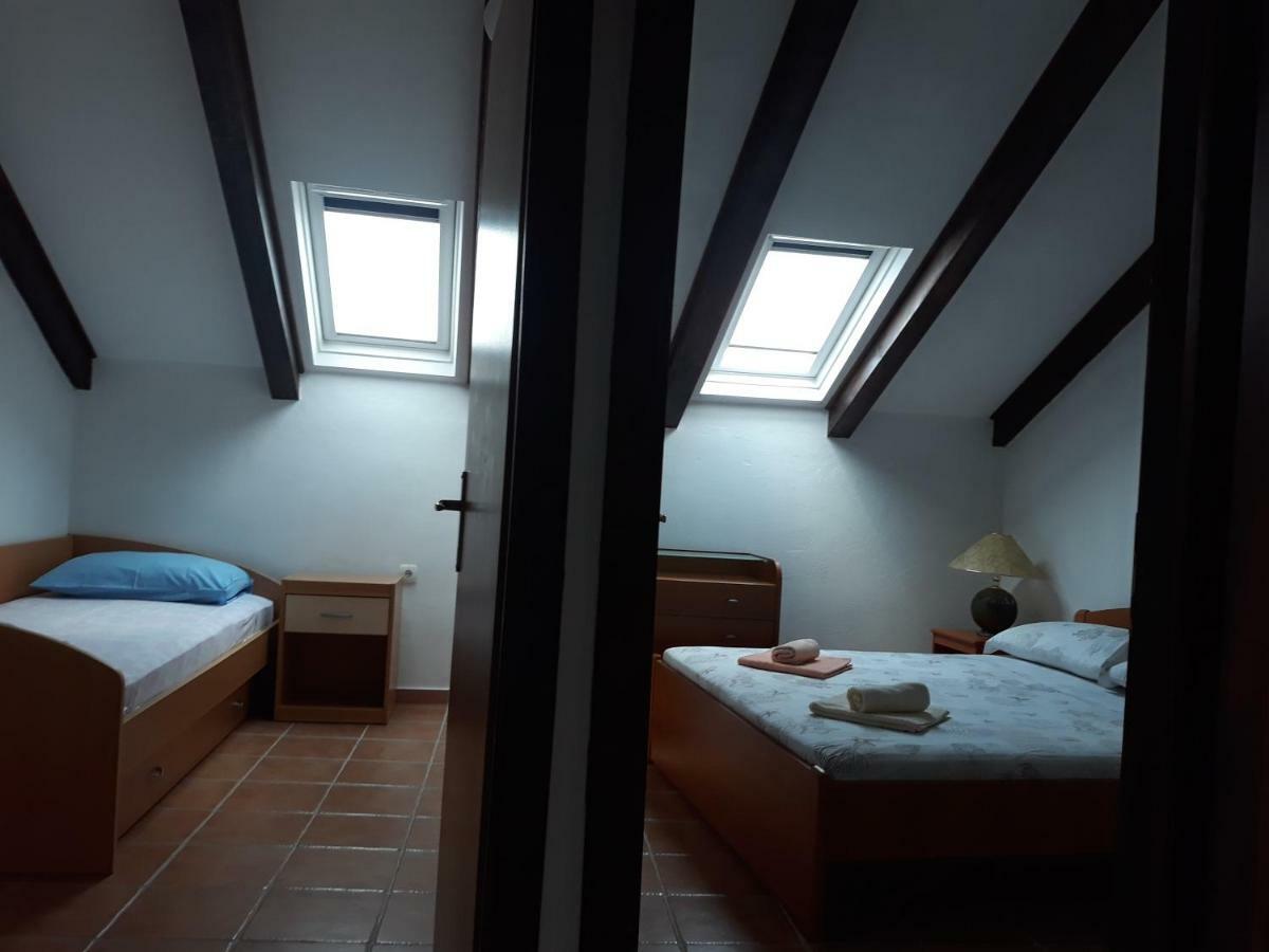 Kaprije Mistral Apartment Екстер'єр фото